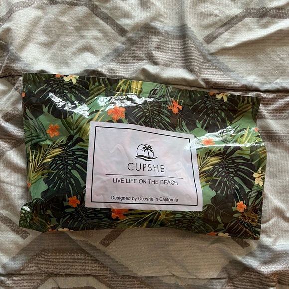 NWT Cupshe Swimsuit - Picture 3 of 3